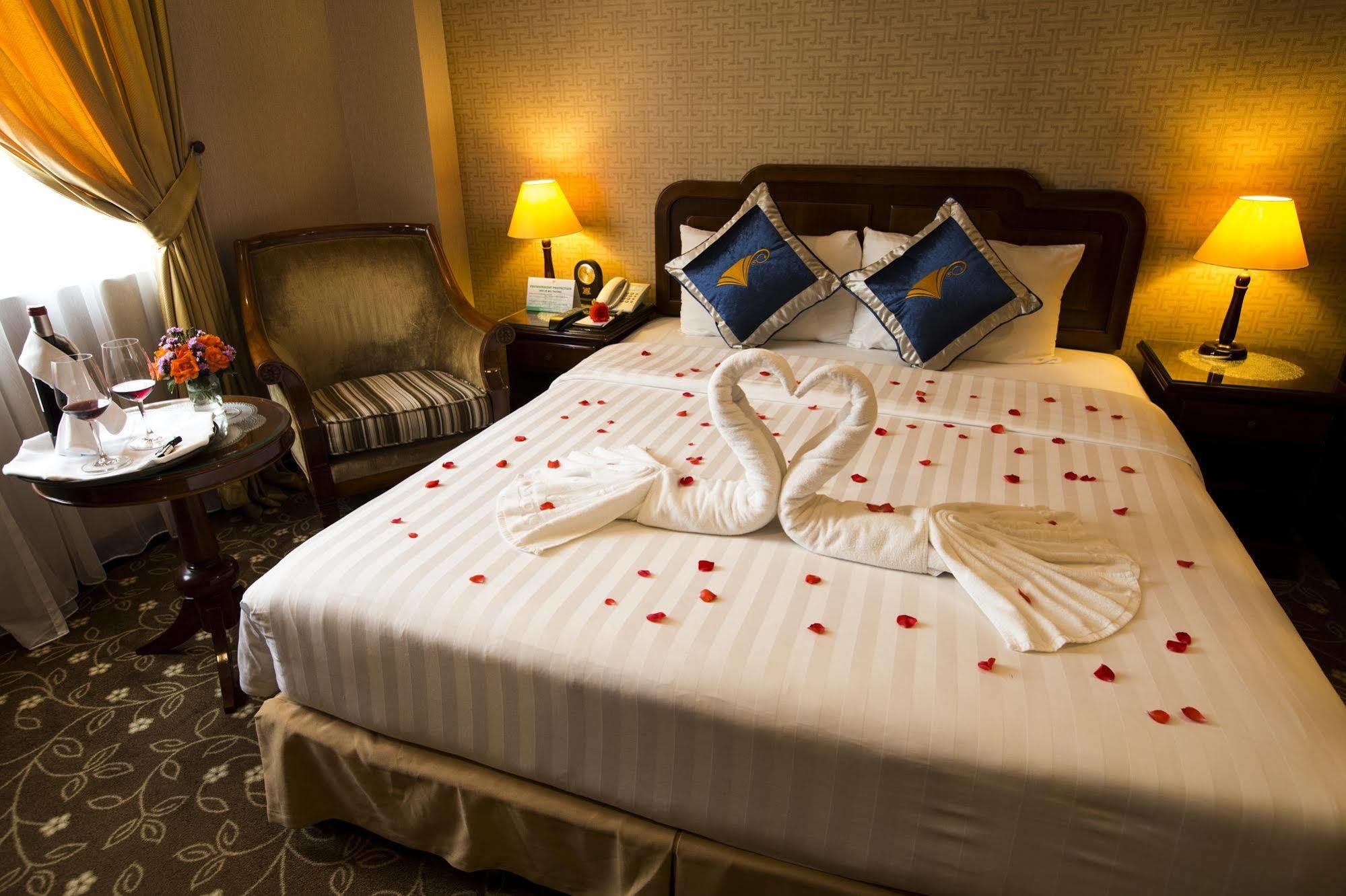 Adamas Hanoi Hotel Buitenkant foto